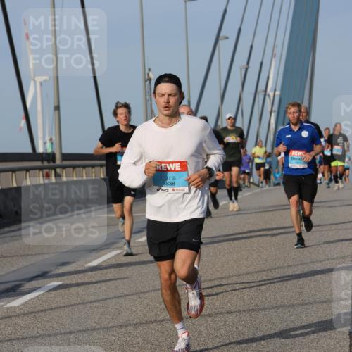 03.10.2026 - Köhlbrandbrückenlauf Strokosch-Dieckow http://msf.ph/oto/10603635 03.10.2026 09:40:05 Position 2 3838 meine-sportfotos.de