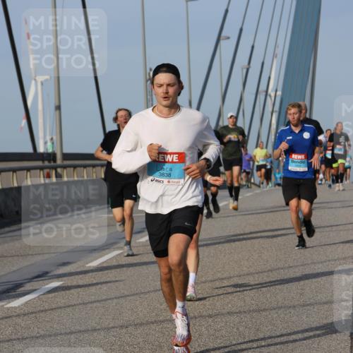 03.10.2026 - Köhlbrandbrückenlauf Strokosch-Dieckow http://msf.ph/oto/10603639 03.10.2026 09:40:05 Position 2 3838 meine-sportfotos.de