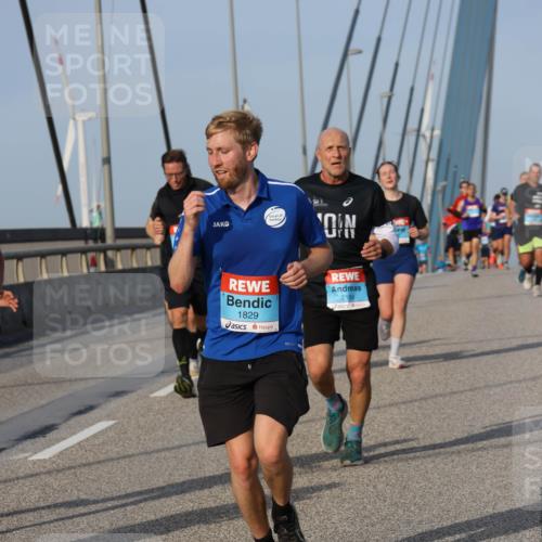 03.10.2026 - Köhlbrandbrückenlauf Strokosch-Dieckow http://msf.ph/oto/10603730 03.10.2026 09:40:09 Position 2 1829, 2189 meine-sportfotos.de