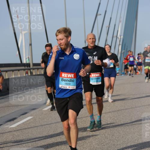 03.10.2026 - Köhlbrandbrückenlauf Strokosch-Dieckow http://msf.ph/oto/10603734 03.10.2026 09:40:09 Position 2 1829 meine-sportfotos.de
