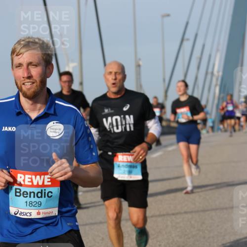 03.10.2026 - Köhlbrandbrückenlauf Strokosch-Dieckow http://msf.ph/oto/10603740 03.10.2026 09:40:11 Position 2 1829 meine-sportfotos.de