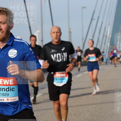 03.10.2026 - Köhlbrandbrückenlauf Strokosch-Dieckow http://msf.ph/oto/10603752 03.10.2026 09:40:11 Position 2 1829 meine-sportfotos.de