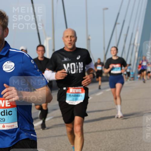03.10.2026 - Köhlbrandbrückenlauf Strokosch-Dieckow http://msf.ph/oto/10603757 03.10.2026 09:40:11 Position 2 29 meine-sportfotos.de