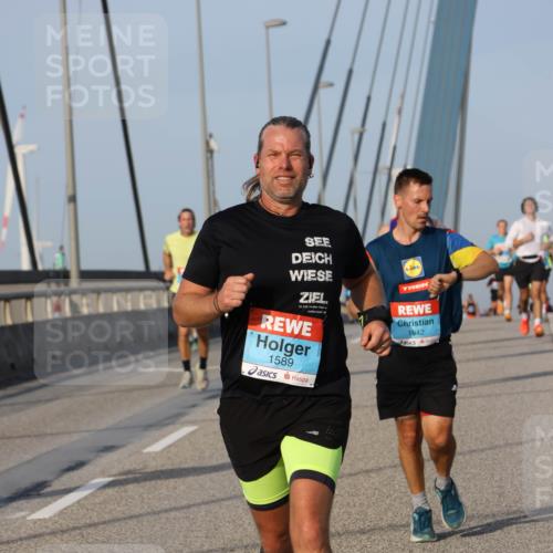 03.10.2026 - Köhlbrandbrückenlauf Strokosch-Dieckow http://msf.ph/oto/10603880 03.10.2026 09:40:19 Position 2 1589, 1942 meine-sportfotos.de