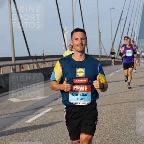 03.10.2026 - Köhlbrandbrückenlauf Strokosch-Dieckow http://msf.ph/oto/10603889 03.10.2026 09:40:22 Position 2 1942 meine-sportfotos.de