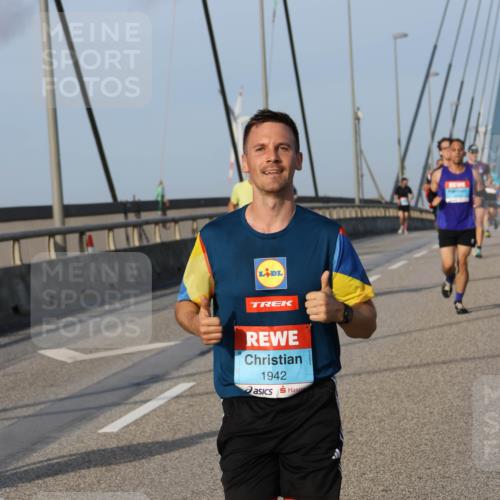 03.10.2026 - Köhlbrandbrückenlauf Strokosch-Dieckow http://msf.ph/oto/10603894 03.10.2026 09:40:22 Position 2 1942 meine-sportfotos.de