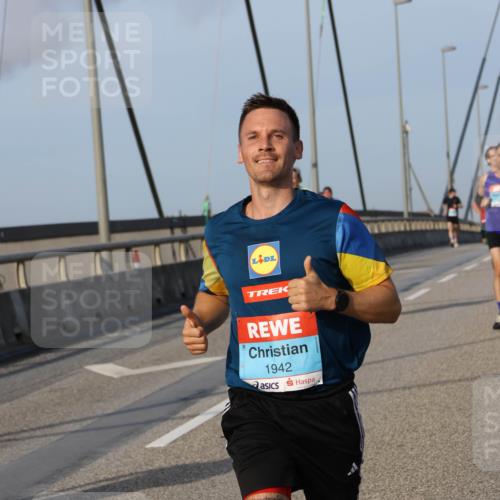 03.10.2026 - Köhlbrandbrückenlauf Strokosch-Dieckow http://msf.ph/oto/10603904 03.10.2026 09:40:22 Position 2 1942 meine-sportfotos.de