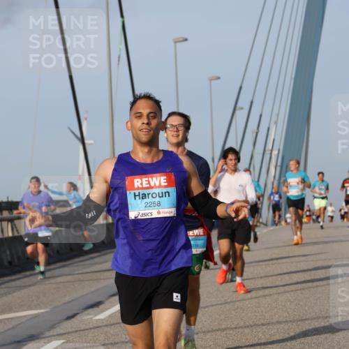 03.10.2026 - Köhlbrandbrückenlauf Strokosch-Dieckow http://msf.ph/oto/10603944 03.10.2026 09:40:27 Position 2 2258, 316 meine-sportfotos.de