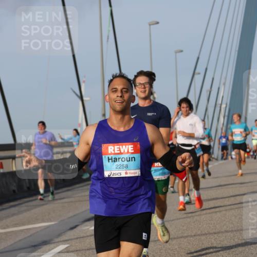 03.10.2026 - Köhlbrandbrückenlauf Strokosch-Dieckow http://msf.ph/oto/10603958 03.10.2026 09:40:27 Position 2 7, 11, 2258, 2316 meine-sportfotos.de