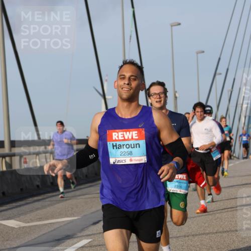 03.10.2026 - Köhlbrandbrückenlauf Strokosch-Dieckow http://msf.ph/oto/10603967 03.10.2026 09:40:27 Position 2 2258, 2316 meine-sportfotos.de
