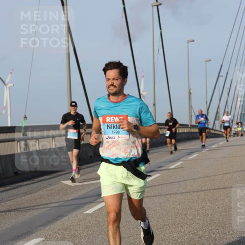 03.10.2026 - Köhlbrandbrückenlauf Strokosch-Dieckow http://msf.ph/oto/10604081 03.10.2026 09:40:39 Position 2 1798 meine-sportfotos.de