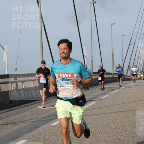 03.10.2026 - Köhlbrandbrückenlauf Strokosch-Dieckow http://msf.ph/oto/10604087 03.10.2026 09:40:39 Position 2 1798 meine-sportfotos.de