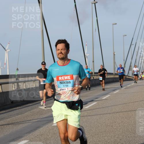 03.10.2026 - Köhlbrandbrückenlauf Strokosch-Dieckow http://msf.ph/oto/10604091 03.10.2026 09:40:39 Position 2 1798 meine-sportfotos.de