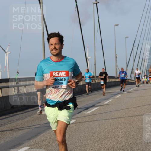 03.10.2026 - Köhlbrandbrückenlauf Strokosch-Dieckow http://msf.ph/oto/10604101 03.10.2026 09:40:40 Position 2 1798 meine-sportfotos.de