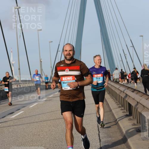 03.10.2026 - Köhlbrandbrückenlauf Strokosch-Dieckow http://msf.ph/oto/10604105 03.10.2026 09:40:42 Position 2 200, 150, 2214 meine-sportfotos.de