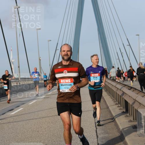 03.10.2026 - Köhlbrandbrückenlauf Strokosch-Dieckow http://msf.ph/oto/10604109 03.10.2026 09:40:42 Position 2 1532, 2214 meine-sportfotos.de
