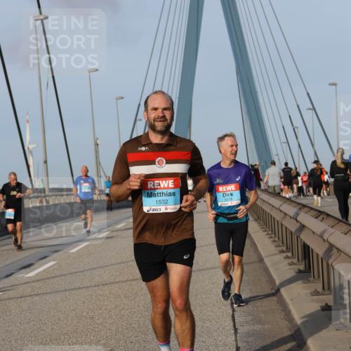 03.10.2026 - Köhlbrandbrückenlauf Strokosch-Dieckow http://msf.ph/oto/10604120 03.10.2026 09:40:42 Position 2 1532, 2214 meine-sportfotos.de