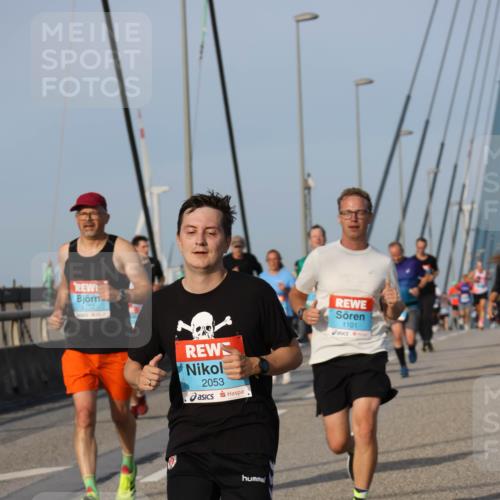 03.10.2026 - Köhlbrandbrückenlauf Strokosch-Dieckow http://msf.ph/oto/10604249 03.10.2026 09:41:03 Position 2 1152, 2053, 1101 meine-sportfotos.de