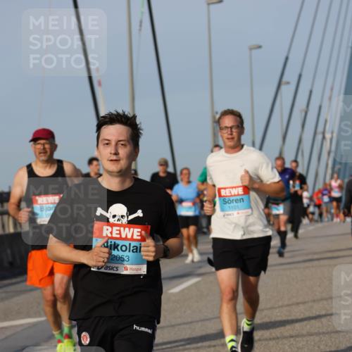 03.10.2026 - Köhlbrandbrückenlauf Strokosch-Dieckow http://msf.ph/oto/10604269 03.10.2026 09:41:03 Position 2 1, 2053, 1101 meine-sportfotos.de