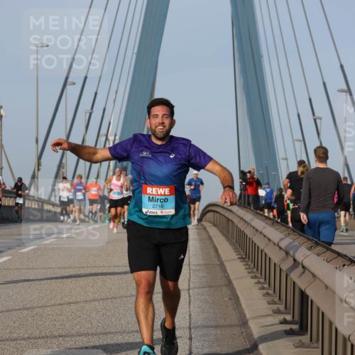 03.10.2026 - Köhlbrandbrückenlauf Strokosch-Dieckow http://msf.ph/oto/10604348 03.10.2026 09:41:10 Position 2 2718 meine-sportfotos.de