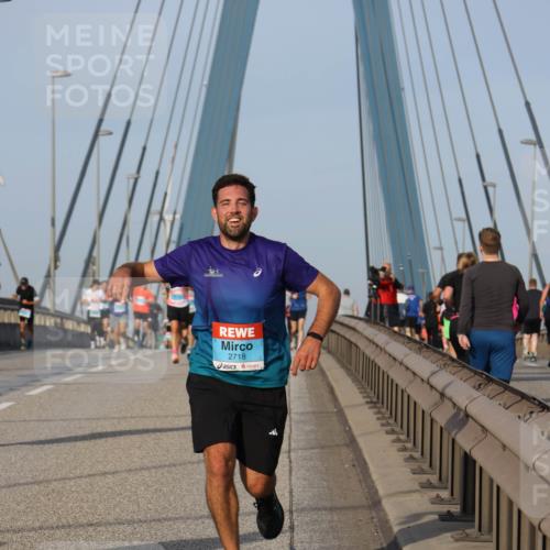 03.10.2026 - Köhlbrandbrückenlauf Strokosch-Dieckow http://msf.ph/oto/10604359 03.10.2026 09:41:10 Position 2 2718 meine-sportfotos.de