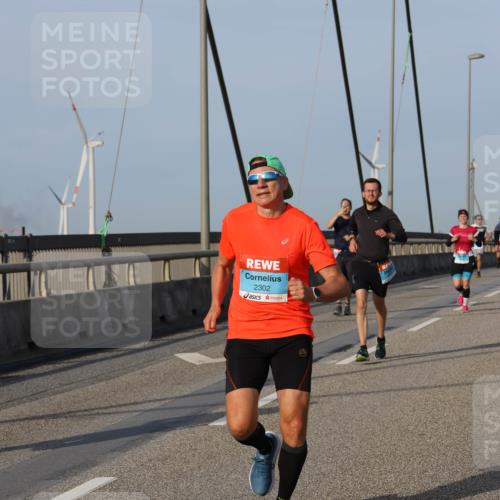 03.10.2026 - Köhlbrandbrückenlauf Strokosch-Dieckow http://msf.ph/oto/10604542 03.10.2026 09:41:33 Position 2 2302 meine-sportfotos.de
