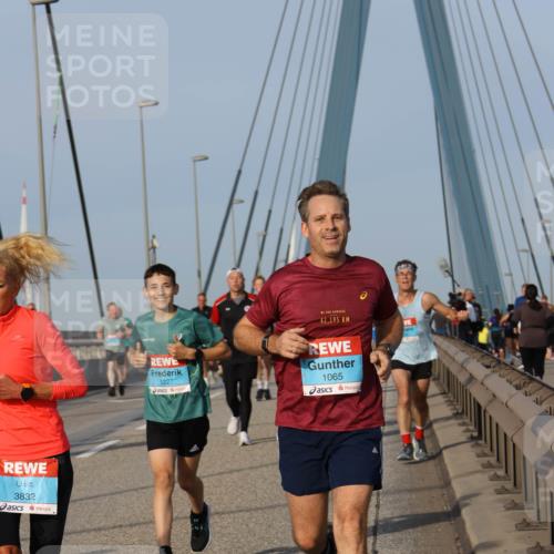 03.10.2026 - Köhlbrandbrückenlauf Strokosch-Dieckow http://msf.ph/oto/10604612 03.10.2026 09:41:45 Position 2 3832, 1227, 42, 195, 1065 meine-sportfotos.de