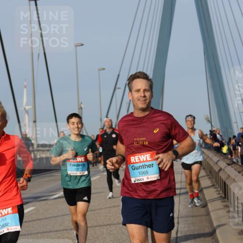 03.10.2026 - Köhlbrandbrückenlauf Strokosch-Dieckow http://msf.ph/oto/10604639 03.10.2026 09:41:45 Position 2 3832, 1227, 42, 195, 1065 meine-sportfotos.de