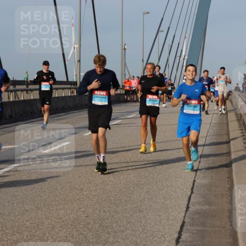 03.10.2026 - Köhlbrandbrückenlauf Strokosch-Dieckow http://msf.ph/oto/10604781 03.10.2026 09:42:02 Position 2 1755, 1229 meine-sportfotos.de