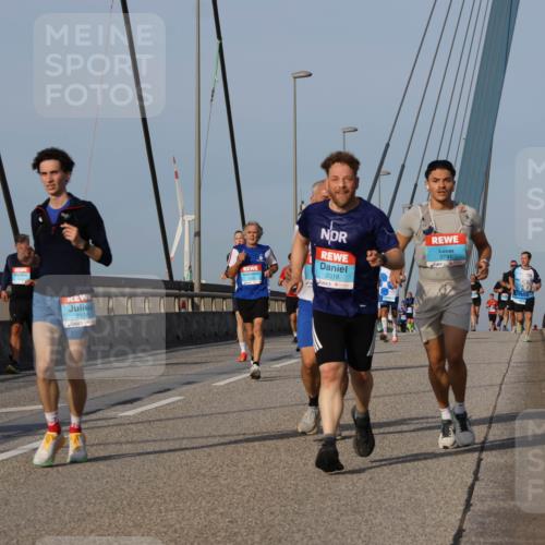 03.10.2026 - Köhlbrandbrückenlauf Strokosch-Dieckow http://msf.ph/oto/10604810 03.10.2026 09:42:10 Position 2 2156, 2018, 3731 meine-sportfotos.de