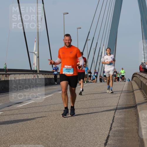 03.10.2026 - Köhlbrandbrückenlauf Strokosch-Dieckow http://msf.ph/oto/10604954 03.10.2026 09:42:37 Position 2 2395 meine-sportfotos.de