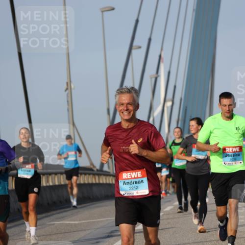 03.10.2026 - Köhlbrandbrückenlauf Strokosch-Dieckow http://msf.ph/oto/10605039 03.10.2026 09:42:54 Position 2 42, 195, 2212, 1039 meine-sportfotos.de