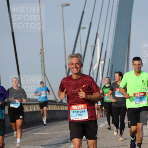 03.10.2026 - Köhlbrandbrückenlauf Strokosch-Dieckow http://msf.ph/oto/10605042 03.10.2026 09:42:54 Position 2 42, 195, 2212, 1039 meine-sportfotos.de