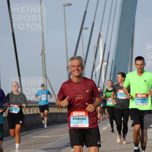 03.10.2026 - Köhlbrandbrückenlauf Strokosch-Dieckow http://msf.ph/oto/10605046 03.10.2026 09:42:54 Position 2 42, 195, 2212, 1039 meine-sportfotos.de