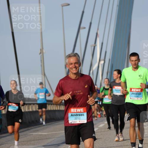 03.10.2026 - Köhlbrandbrückenlauf Strokosch-Dieckow http://msf.ph/oto/10605053 03.10.2026 09:42:54 Position 2 42, 195, 2212, 1039 meine-sportfotos.de