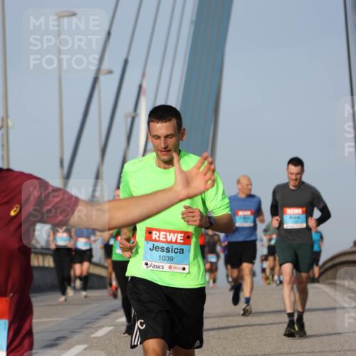03.10.2026 - Köhlbrandbrückenlauf Strokosch-Dieckow http://msf.ph/oto/10605056 03.10.2026 09:42:56 Position 2 1039 meine-sportfotos.de