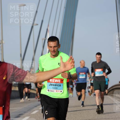 03.10.2026 - Köhlbrandbrückenlauf Strokosch-Dieckow http://msf.ph/oto/10605060 03.10.2026 09:42:57 Position 2 1039 meine-sportfotos.de