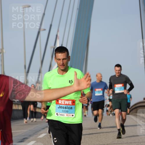 03.10.2026 - Köhlbrandbrückenlauf Strokosch-Dieckow http://msf.ph/oto/10605064 03.10.2026 09:42:57 Position 2 1039 meine-sportfotos.de