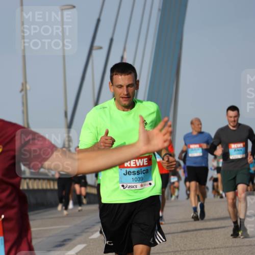 03.10.2026 - Köhlbrandbrückenlauf Strokosch-Dieckow http://msf.ph/oto/10605082 03.10.2026 09:42:57 Position 2 34, 1039 meine-sportfotos.de