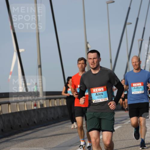03.10.2026 - Köhlbrandbrückenlauf Strokosch-Dieckow http://msf.ph/oto/10605100 03.10.2026 09:43:02 Position 2 1055, 1109 meine-sportfotos.de
