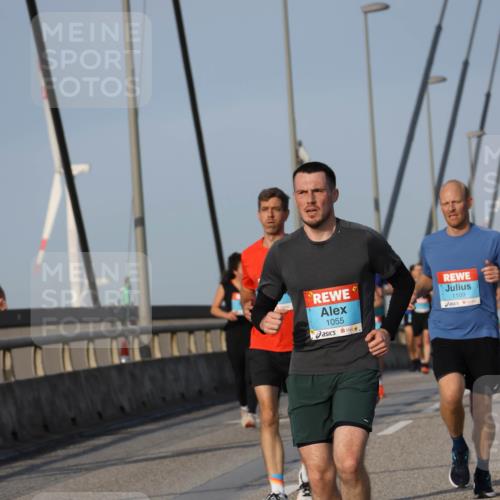 03.10.2026 - Köhlbrandbrückenlauf Strokosch-Dieckow http://msf.ph/oto/10605107 03.10.2026 09:43:02 Position 2 1109, 1055 meine-sportfotos.de