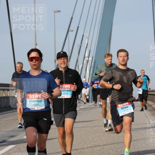 03.10.2026 - Köhlbrandbrückenlauf Strokosch-Dieckow http://msf.ph/oto/10605177 03.10.2026 09:43:11 Position 2 1084, 2418, 2173 meine-sportfotos.de