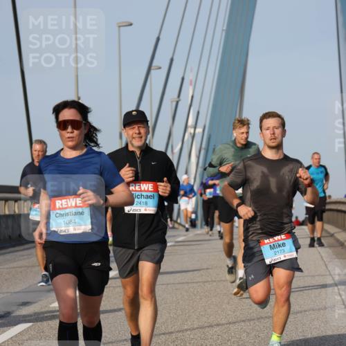 03.10.2026 - Köhlbrandbrückenlauf Strokosch-Dieckow http://msf.ph/oto/10605184 03.10.2026 09:43:11 Position 2 1084, 2418, 2173 meine-sportfotos.de