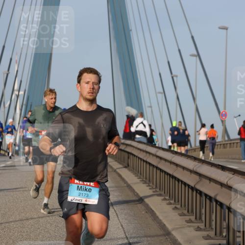 03.10.2026 - Köhlbrandbrückenlauf Strokosch-Dieckow http://msf.ph/oto/10605195 03.10.2026 09:43:12 Position 2 2173 meine-sportfotos.de