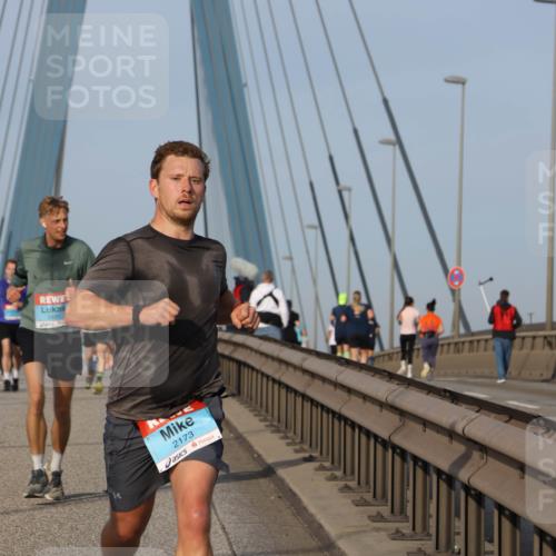 03.10.2026 - Köhlbrandbrückenlauf Strokosch-Dieckow http://msf.ph/oto/10605209 03.10.2026 09:43:12 Position 2 2173 meine-sportfotos.de