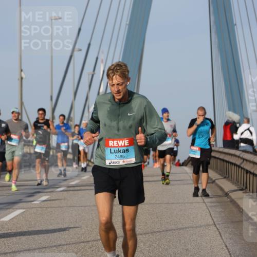 03.10.2026 - Köhlbrandbrückenlauf Strokosch-Dieckow http://msf.ph/oto/10605229 03.10.2026 09:43:15 Position 2 2495 meine-sportfotos.de