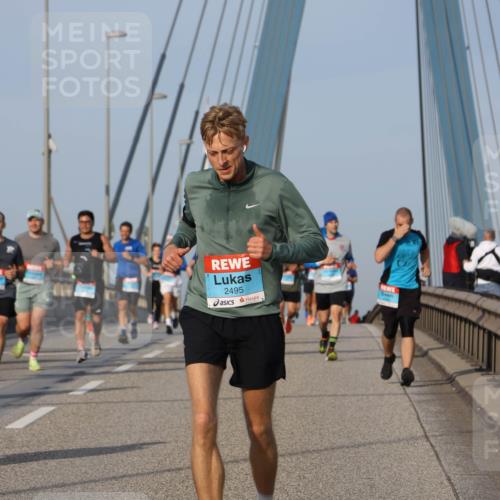 03.10.2026 - Köhlbrandbrückenlauf Strokosch-Dieckow http://msf.ph/oto/10605236 03.10.2026 09:43:15 Position 2 2495 meine-sportfotos.de