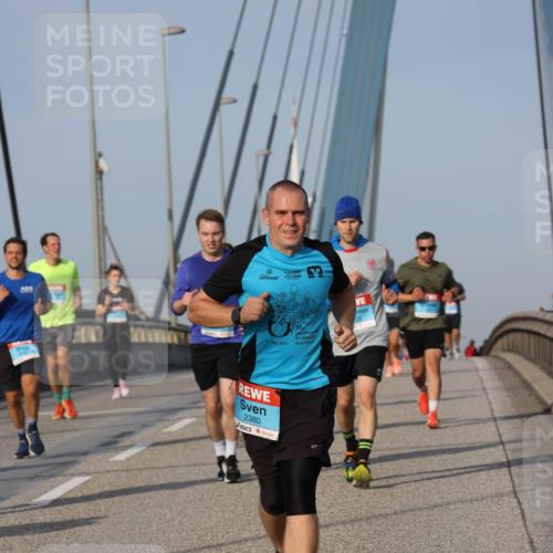 03.10.2026 - Köhlbrandbrückenlauf Strokosch-Dieckow http://msf.ph/oto/10605249 03.10.2026 09:43:20 Position 2 100, 8, 2016, 2380, 16 meine-sportfotos.de