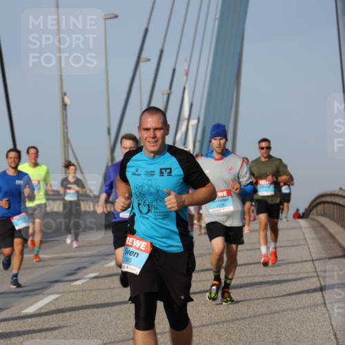 03.10.2026 - Köhlbrandbrückenlauf Strokosch-Dieckow http://msf.ph/oto/10605271 03.10.2026 09:43:21 Position 2 3, 8, 16, 2279, 2380 meine-sportfotos.de