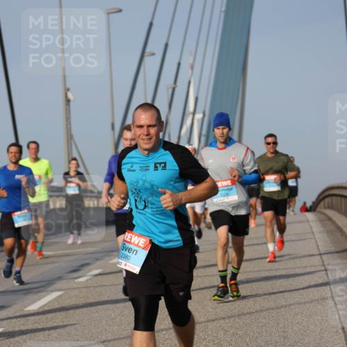 03.10.2026 - Köhlbrandbrückenlauf Strokosch-Dieckow http://msf.ph/oto/10605275 03.10.2026 09:43:21 Position 2 3, 2380, 16 meine-sportfotos.de